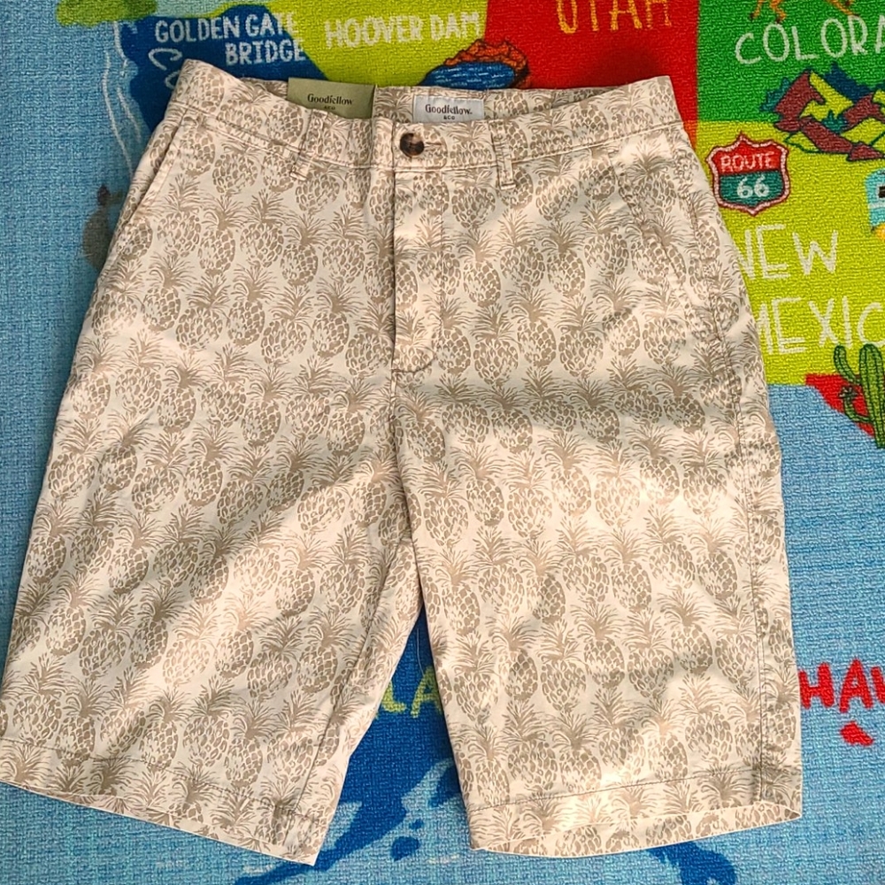 Goodfellow 10.5 flat-front pineapple print shorts